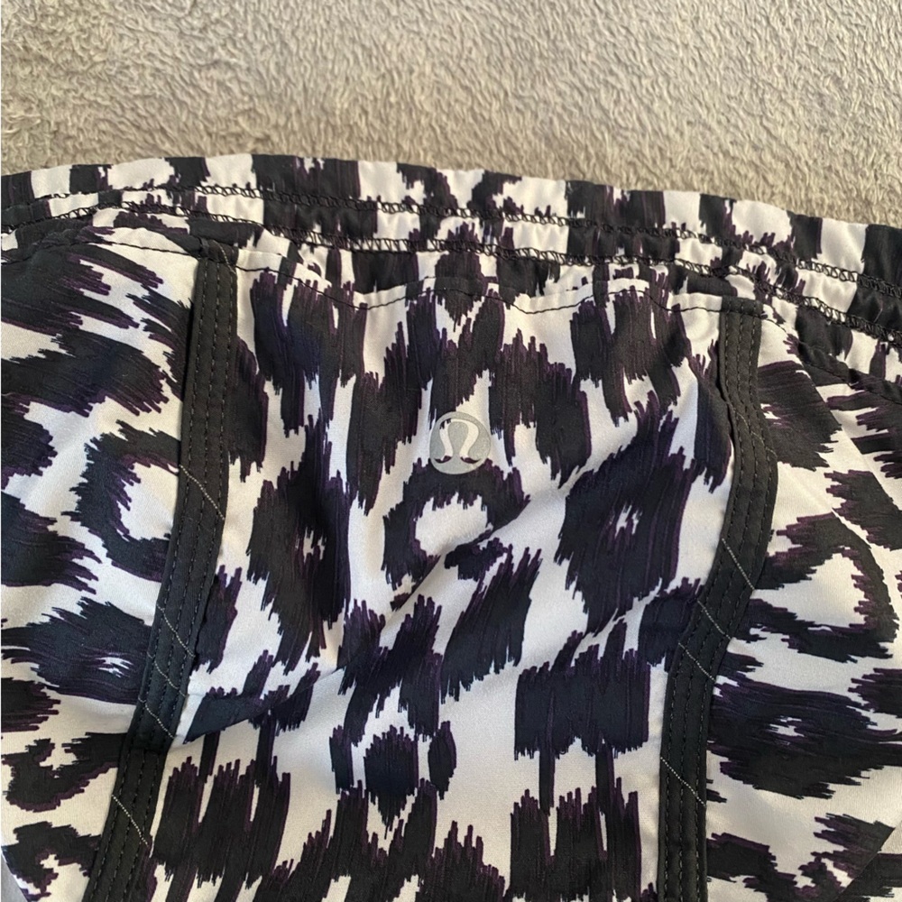 lululemon athletica Black and White Patterned Hoodie Jacket - Picture 9 of 13